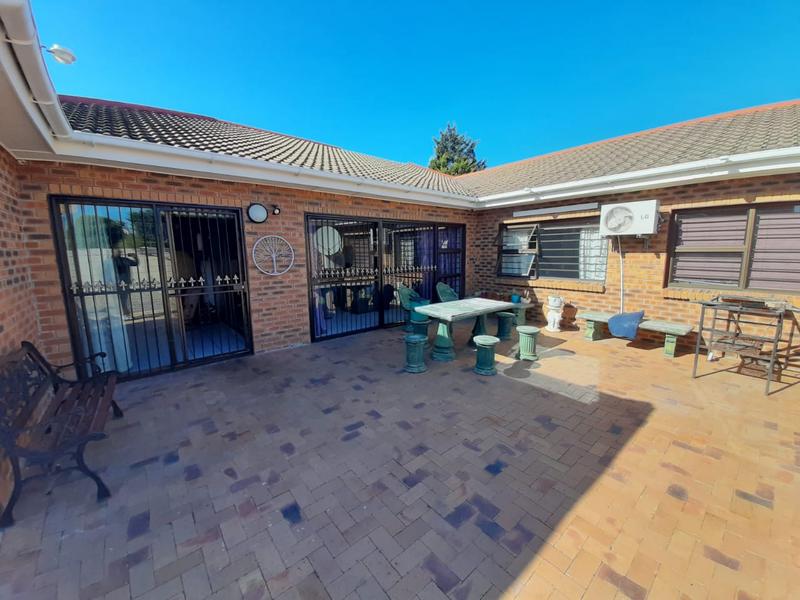 4 Bedroom Property for Sale in Rouxville Western Cape
